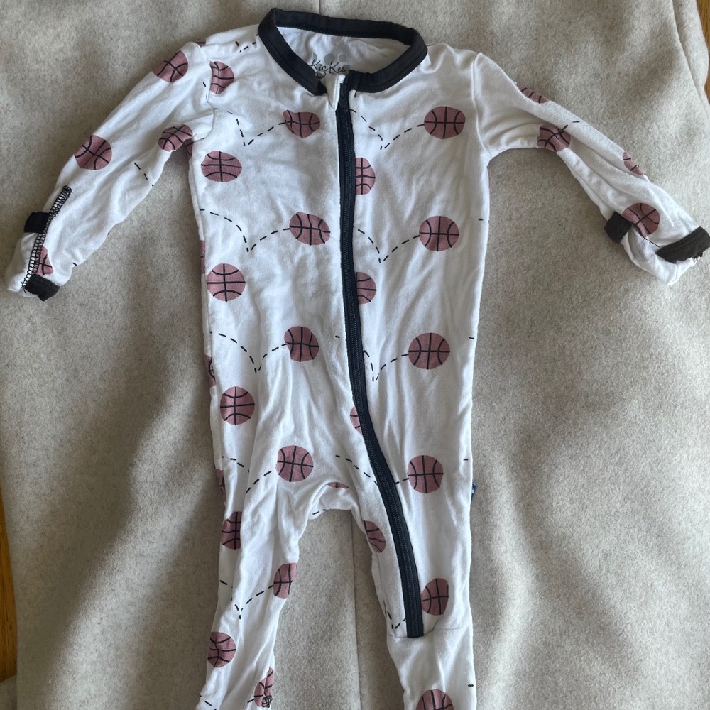 Basketball onsie 0-3 Kickee Pants